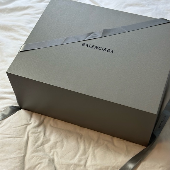 BALENCIAGA
White Croc Super Nano Neo Classic Bag ( brand new ) - Picture 7 of 10